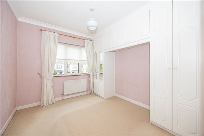 8 Woodlawn Walk, Santry, Dublin 9