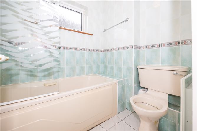 8 Woodlawn Walk, Santry, Dublin 9