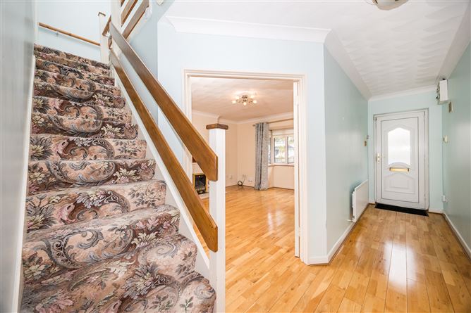 8 Woodlawn Walk, Santry, Dublin 9