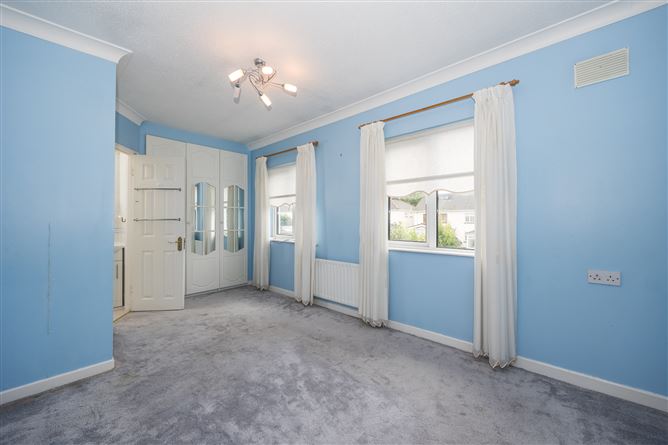 8 Woodlawn Walk, Santry, Dublin 9