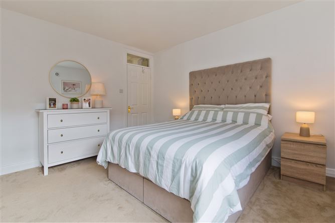 https://photos-a.propertyimages.ie/media/9/5/4/5000459/0eadf5b0-5118-432f-96c7-cecc44c14347_l.jpg