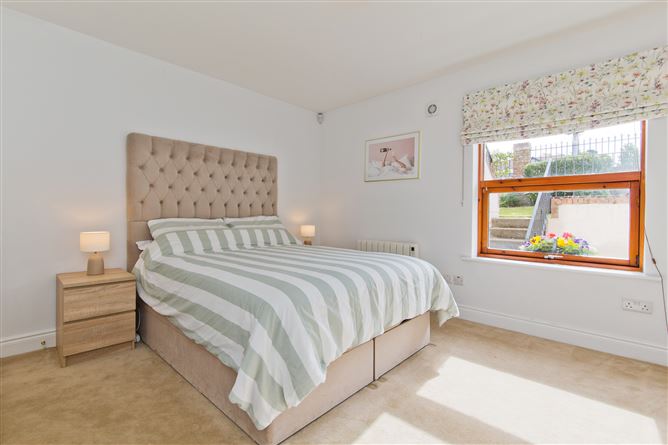 https://photos-a.propertyimages.ie/media/9/5/4/5000459/0eadf5b0-5118-432f-96c7-cecc44c14347_l.jpg