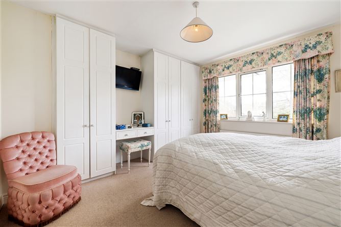 8 Cairn Hill, Westminster Road, Foxrock, Dublin 18