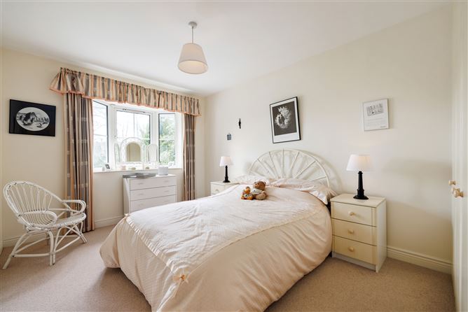 8 Cairn Hill, Westminster Road, Foxrock, Dublin 18