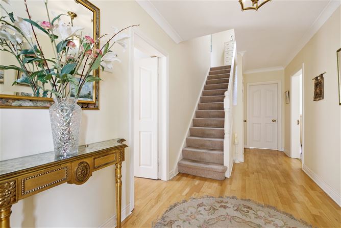 8 Cairn Hill, Westminster Road, Foxrock, Dublin 18
