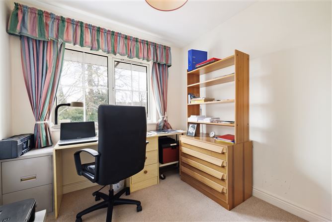 8 Cairn Hill, Westminster Road, Foxrock, Dublin 18