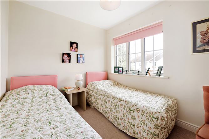 8 Cairn Hill, Westminster Road, Foxrock, Dublin 18