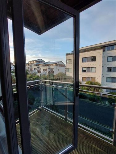 https://photos-a.propertyimages.ie/media/9/5/7/5016759/8fd603fb-c2a3-4ce6-9b3d-37b24c1ee9a0_l.jpg