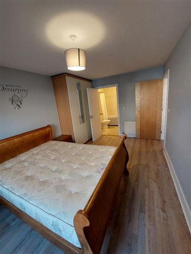 https://photos-a.propertyimages.ie/media/9/5/7/5016759/8fd603fb-c2a3-4ce6-9b3d-37b24c1ee9a0_l.jpg
