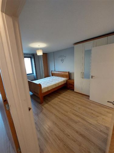 https://photos-a.propertyimages.ie/media/9/5/7/5016759/8fd603fb-c2a3-4ce6-9b3d-37b24c1ee9a0_l.jpg
