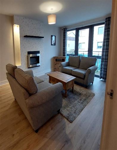https://photos-a.propertyimages.ie/media/9/5/7/5016759/8fd603fb-c2a3-4ce6-9b3d-37b24c1ee9a0_l.jpg