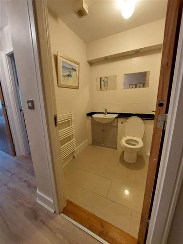 https://photos-a.propertyimages.ie/media/9/5/7/5016759/8fd603fb-c2a3-4ce6-9b3d-37b24c1ee9a0_l.jpg