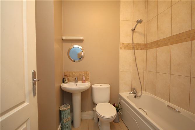 11 Latchford Park, Castaheany, Clonee, Dublin 15