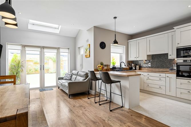 Photo 5 of 39 — 29 Dodderbrook Avenue, Ballycullen, Dublin 24