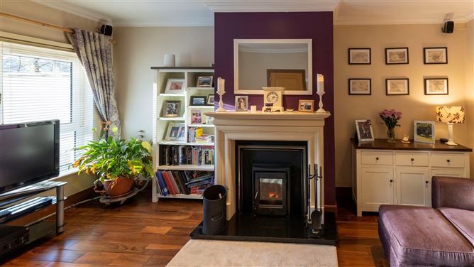 28 Waterside , Castleheights , Carrigaline, Cork