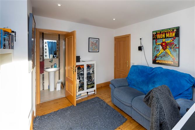 28 Waterside , Castleheights , Carrigaline, Cork