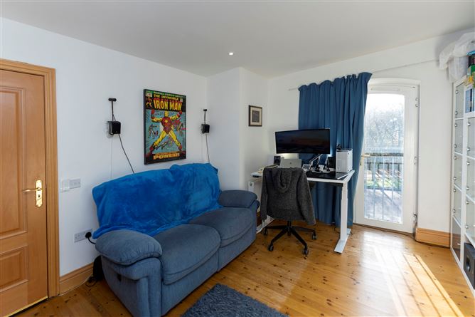 28 Waterside , Castleheights , Carrigaline, Cork