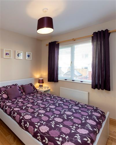 28 Waterside , Castleheights , Carrigaline, Cork