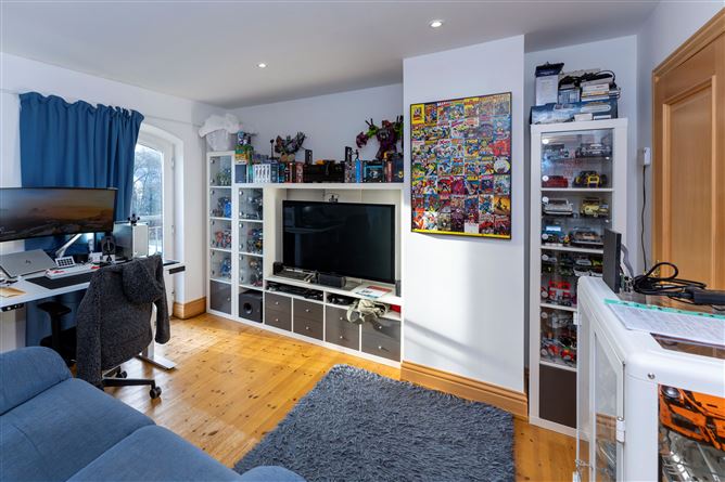 28 Waterside , Castleheights , Carrigaline, Cork