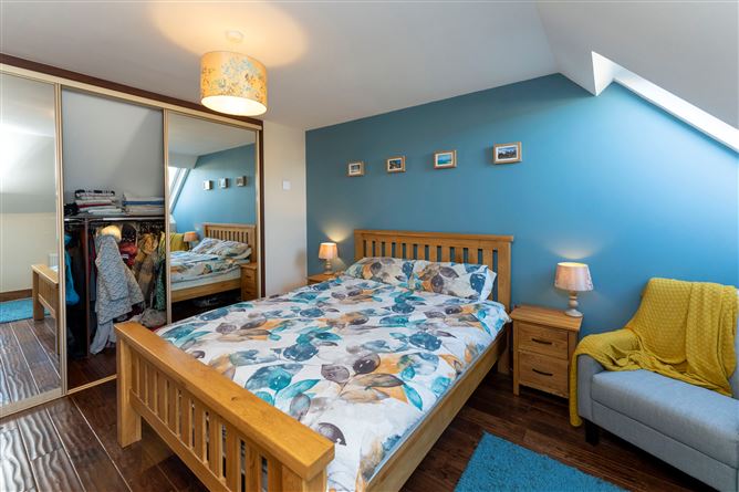 28 Waterside , Castleheights , Carrigaline, Cork