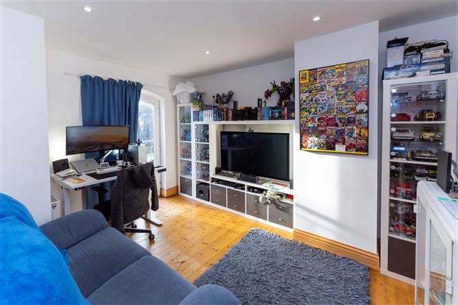 28 Waterside , Castleheights , Carrigaline, Cork