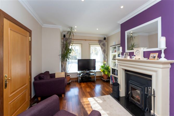 28 Waterside , Castleheights , Carrigaline, Cork