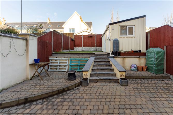 28 Waterside , Castleheights , Carrigaline, Cork