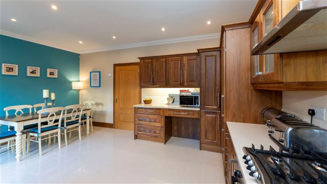 28 Waterside , Castleheights , Carrigaline, Cork