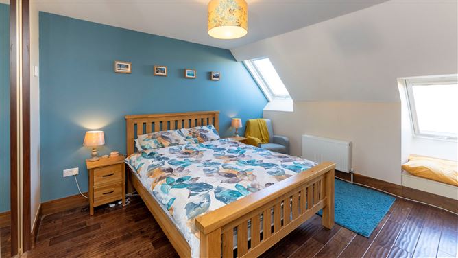 28 Waterside , Castleheights , Carrigaline, Cork