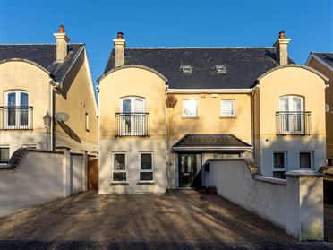 28 Waterside , Castleheights , Carrigaline, Cork
