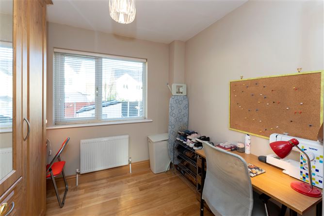 28 Waterside , Castleheights , Carrigaline, Cork