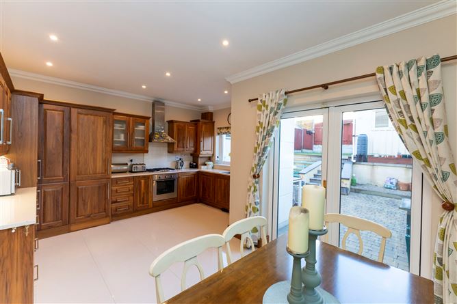 28 Waterside , Castleheights , Carrigaline, Cork