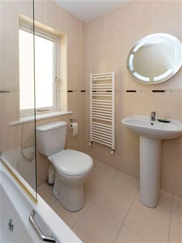 28 Waterside , Castleheights , Carrigaline, Cork
