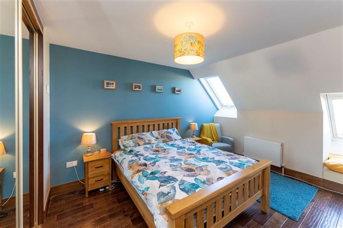 28 Waterside , Castleheights , Carrigaline, Cork