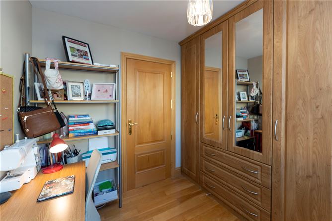 28 Waterside , Castleheights , Carrigaline, Cork