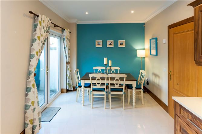 28 Waterside , Castleheights , Carrigaline, Cork