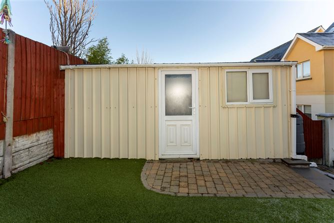 28 Waterside , Castleheights , Carrigaline, Cork