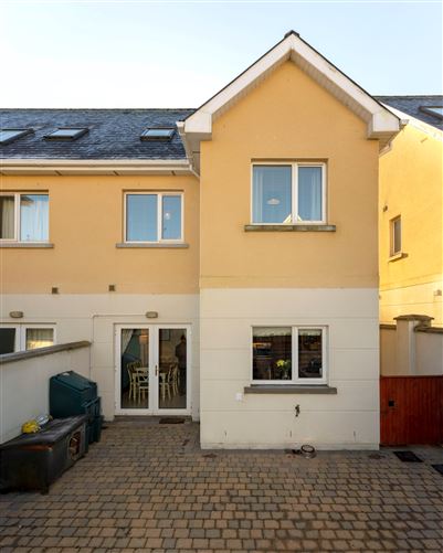 28 Waterside , Castleheights , Carrigaline, Cork