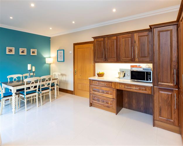 28 Waterside , Castleheights , Carrigaline, Cork