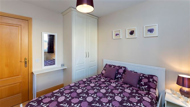 28 Waterside , Castleheights , Carrigaline, Cork