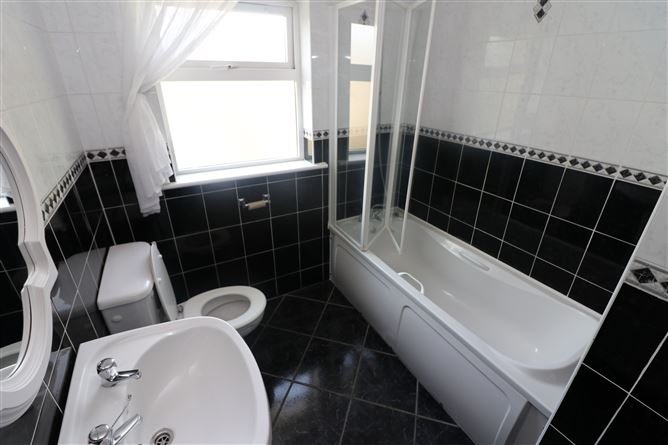 2 Oakwood, Athenry, Galway