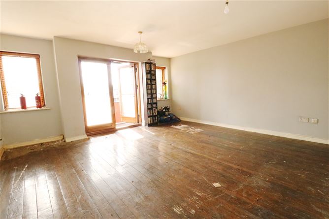 8 Poppintree Parade, Ballymun, Dublin 11