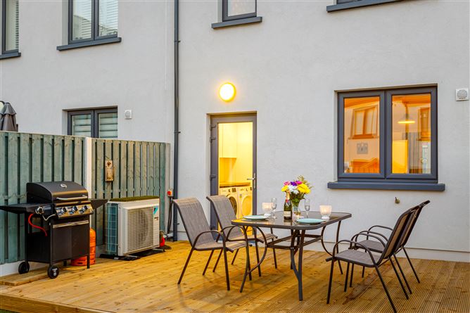 6 St Helens Court, Adamstown, Dublin