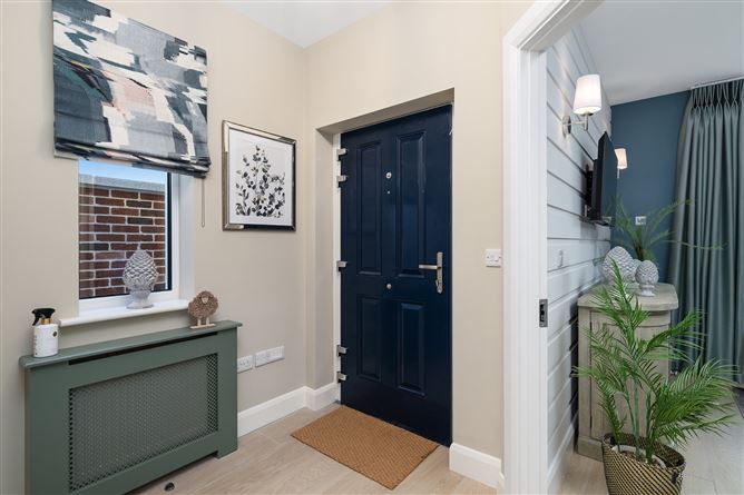 https://photos-a.propertyimages.ie/media/9/6/1/4922169/919450f6-cd24-407e-b273-160d188dcbd5_l.jpg
