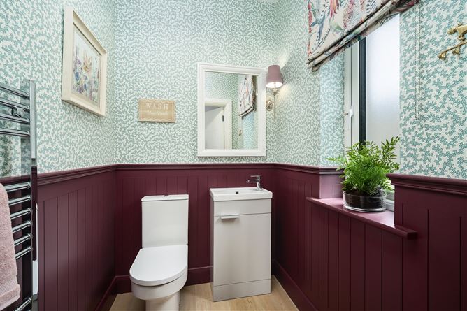 https://photos-a.propertyimages.ie/media/9/6/1/4922169/919450f6-cd24-407e-b273-160d188dcbd5_l.jpg