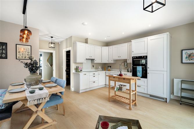 https://photos-a.propertyimages.ie/media/9/6/1/4922169/919450f6-cd24-407e-b273-160d188dcbd5_l.jpg