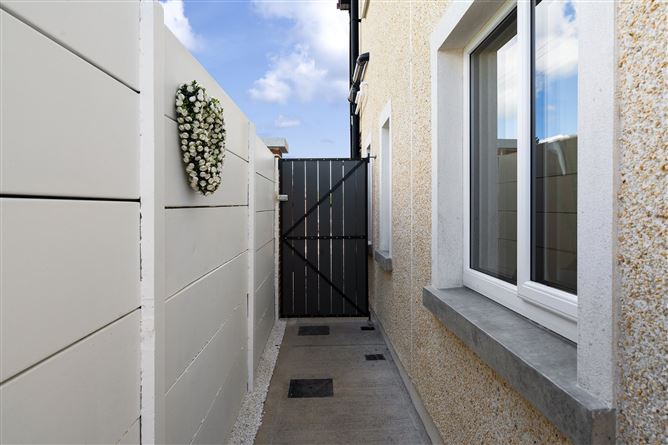 https://photos-a.propertyimages.ie/media/9/6/1/4922169/919450f6-cd24-407e-b273-160d188dcbd5_l.jpg
