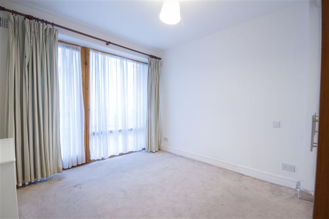 72 Ridge Hall, Ballybrack, County Dublin