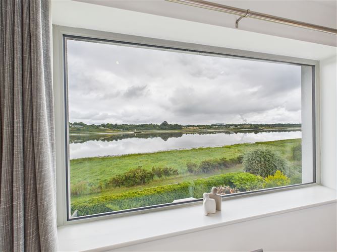 https://photos-a.propertyimages.ie/media/9/6/3/4942369/631d0ba7-2962-43fc-a074-c0e864ffb5c1_l.jpg