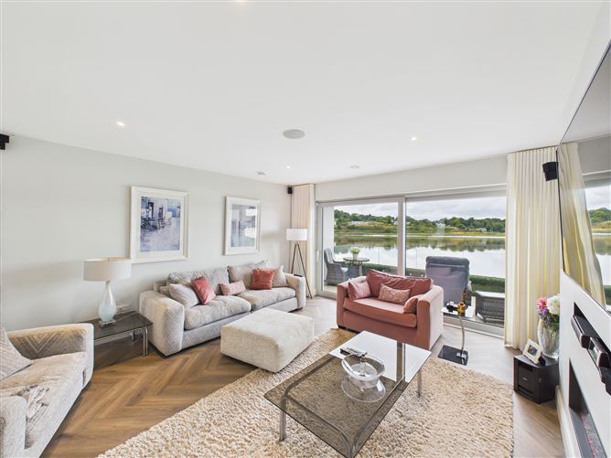 https://photos-a.propertyimages.ie/media/9/6/3/4942369/631d0ba7-2962-43fc-a074-c0e864ffb5c1_l.jpg